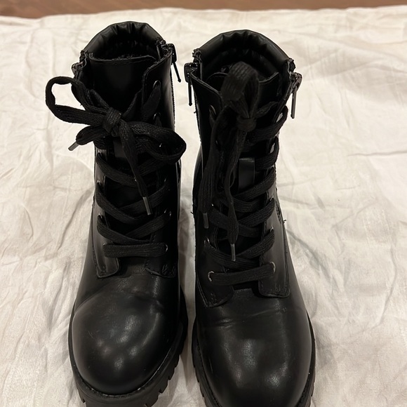 Madden Girl Lace Up Zip Up Black Boots Combat Style Size 6 - Picture 2 of 7